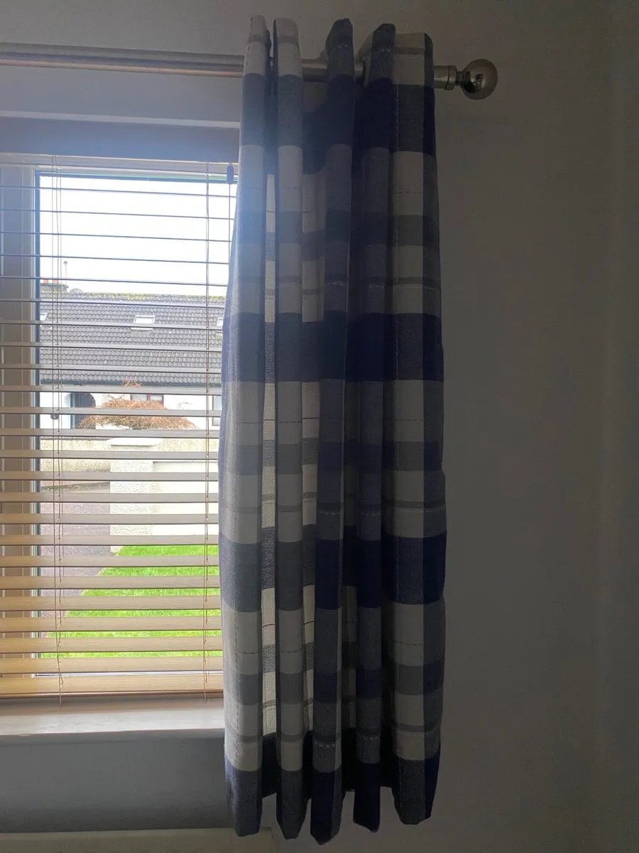 Curtains - Image 2