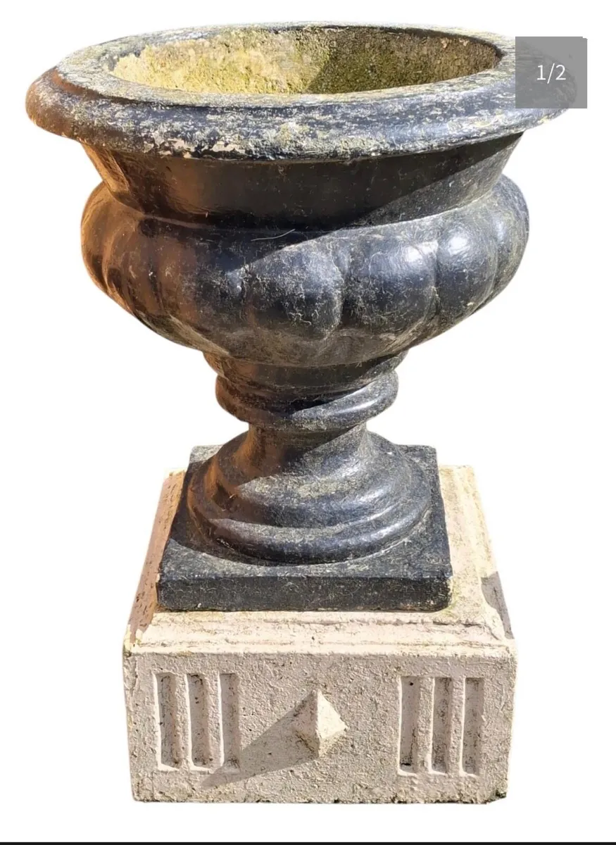 Vintage planter on plinth - Image 2