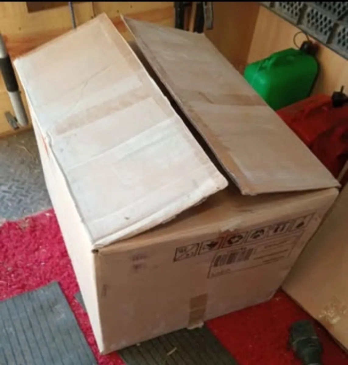 Wall mounted Toilet and seat - Image 3