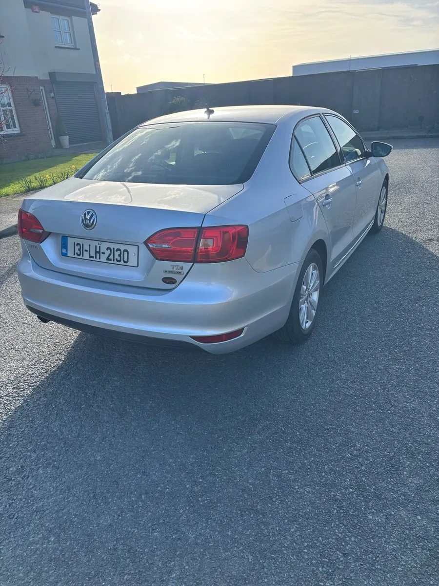 Volkswagen Jetta 2013 - Image 2