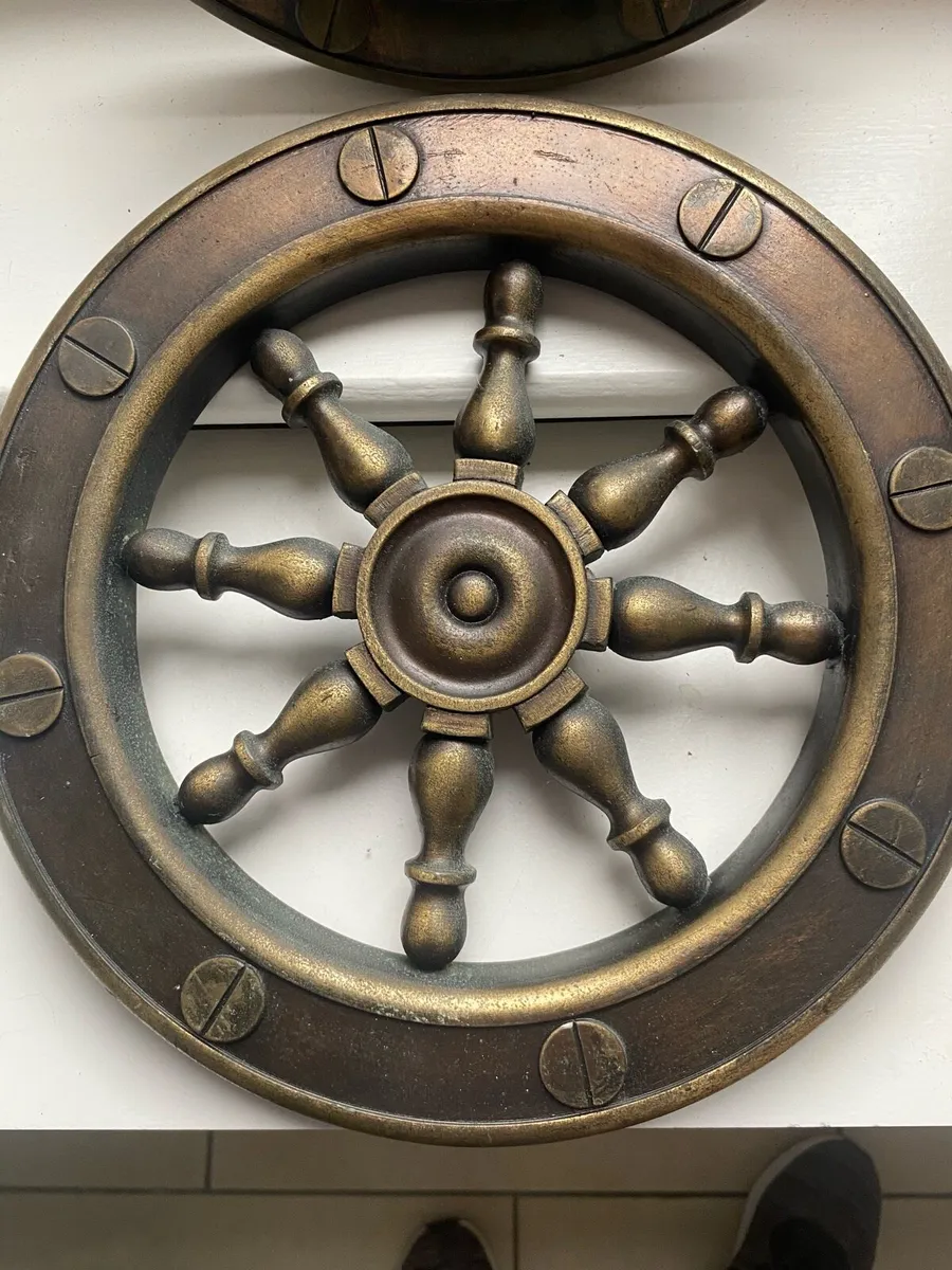 Vintage Brass Effect Ships Steering Wheel Display - Image 2