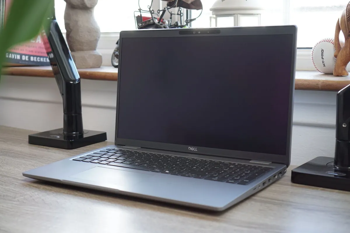 Dell Latitude 5550 15.6" Touchscreen Ultra 5 135U - Image 1