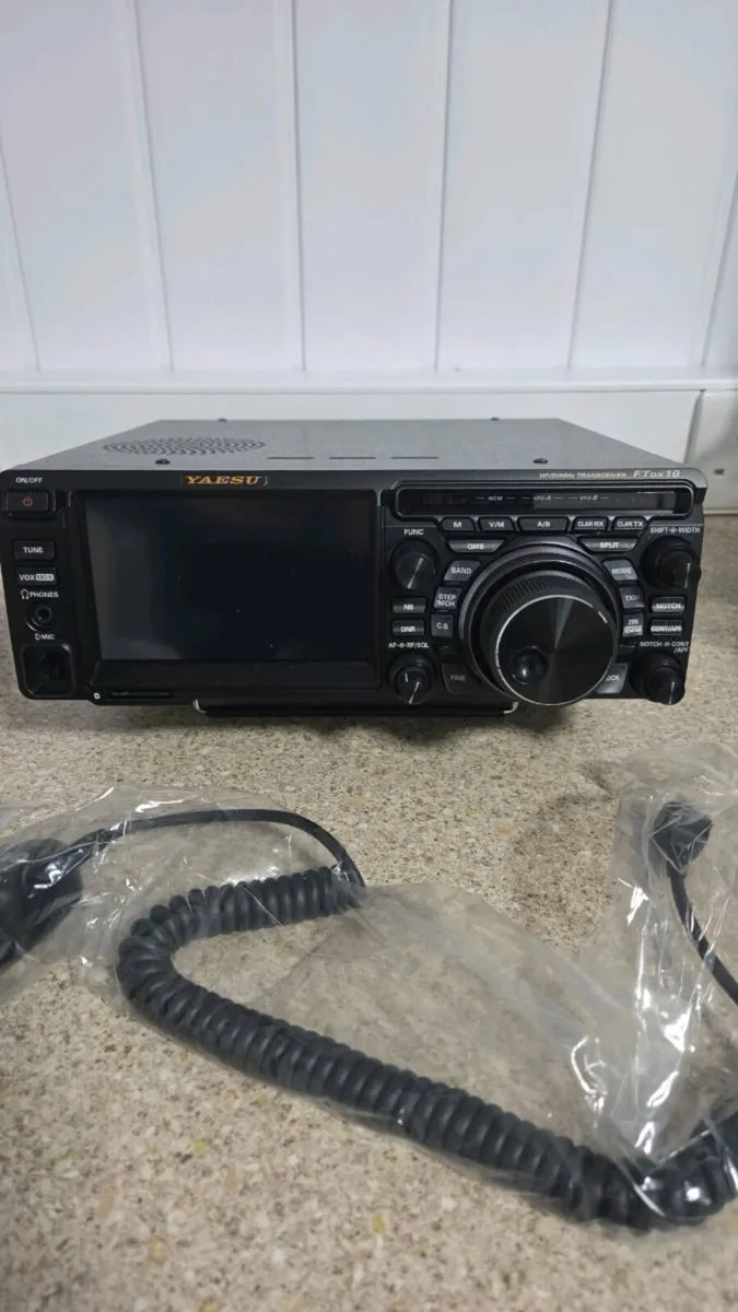 Yaesu FTDX10 Mint - Image 1