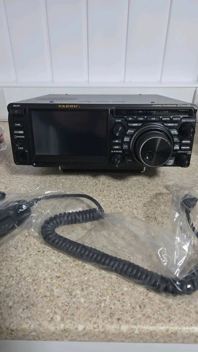 Yaesu FTDX10 Mint - Image 3