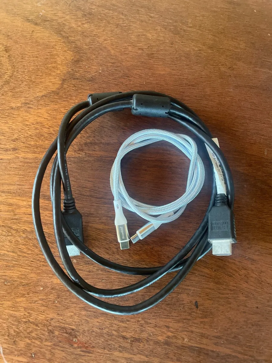 Pristine PS5 digital+ Sony ps5 controller like new - Image 2