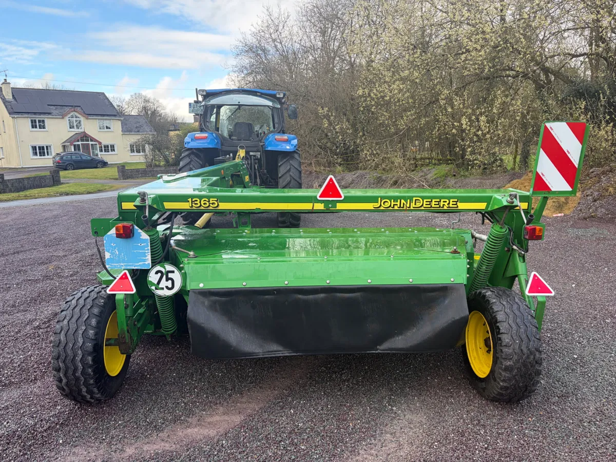 2019 John Deere 1365 Trailed 10FT Mower - Image 3
