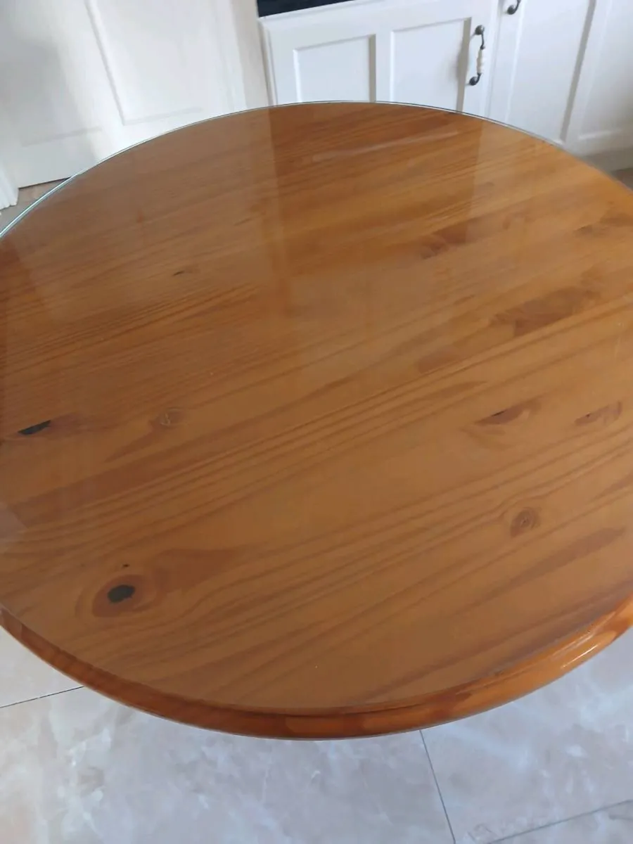 Round pine table with protective glass - Image 2