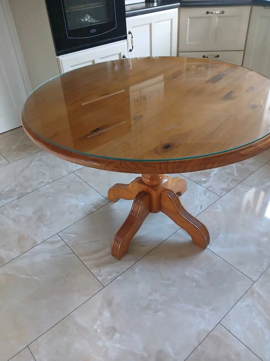 Round pine table with protective glass - Image 3