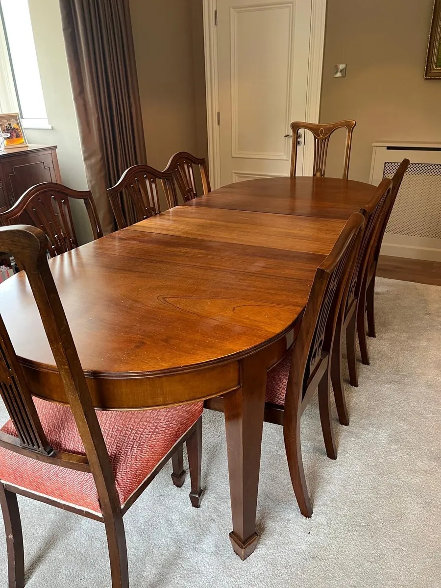 Dining room table with 8 chairs - Image 1