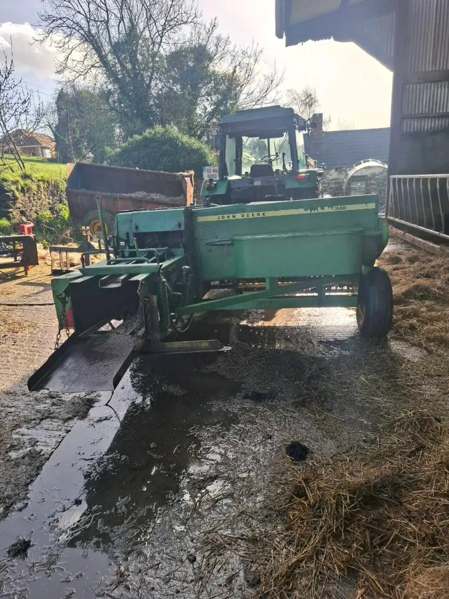 John Deere 342 Square Baler - Image 1