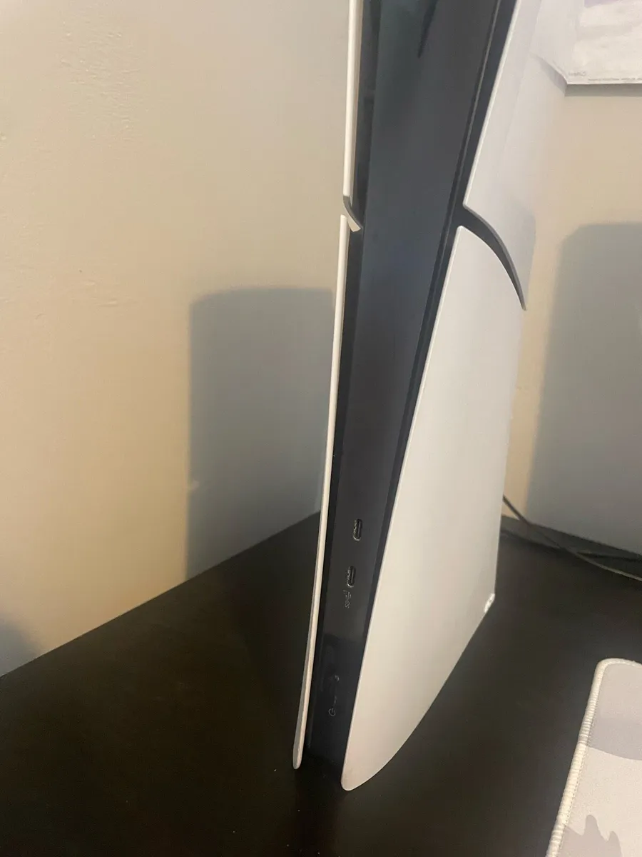 Pristine PS5 digital+ Sony ps5 controller like new - Image 3