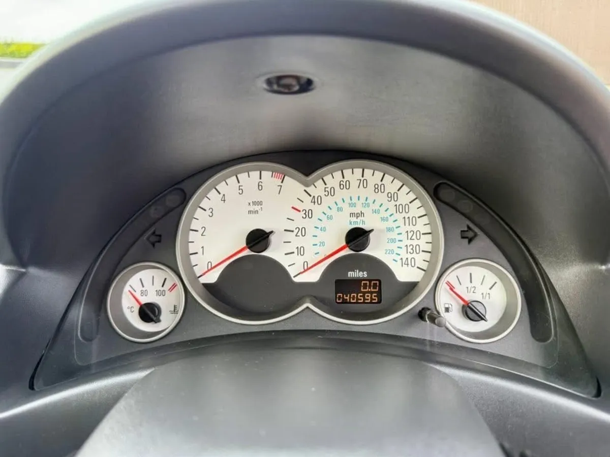 Vauxhall Corsa 1.8 SRi - Image 3