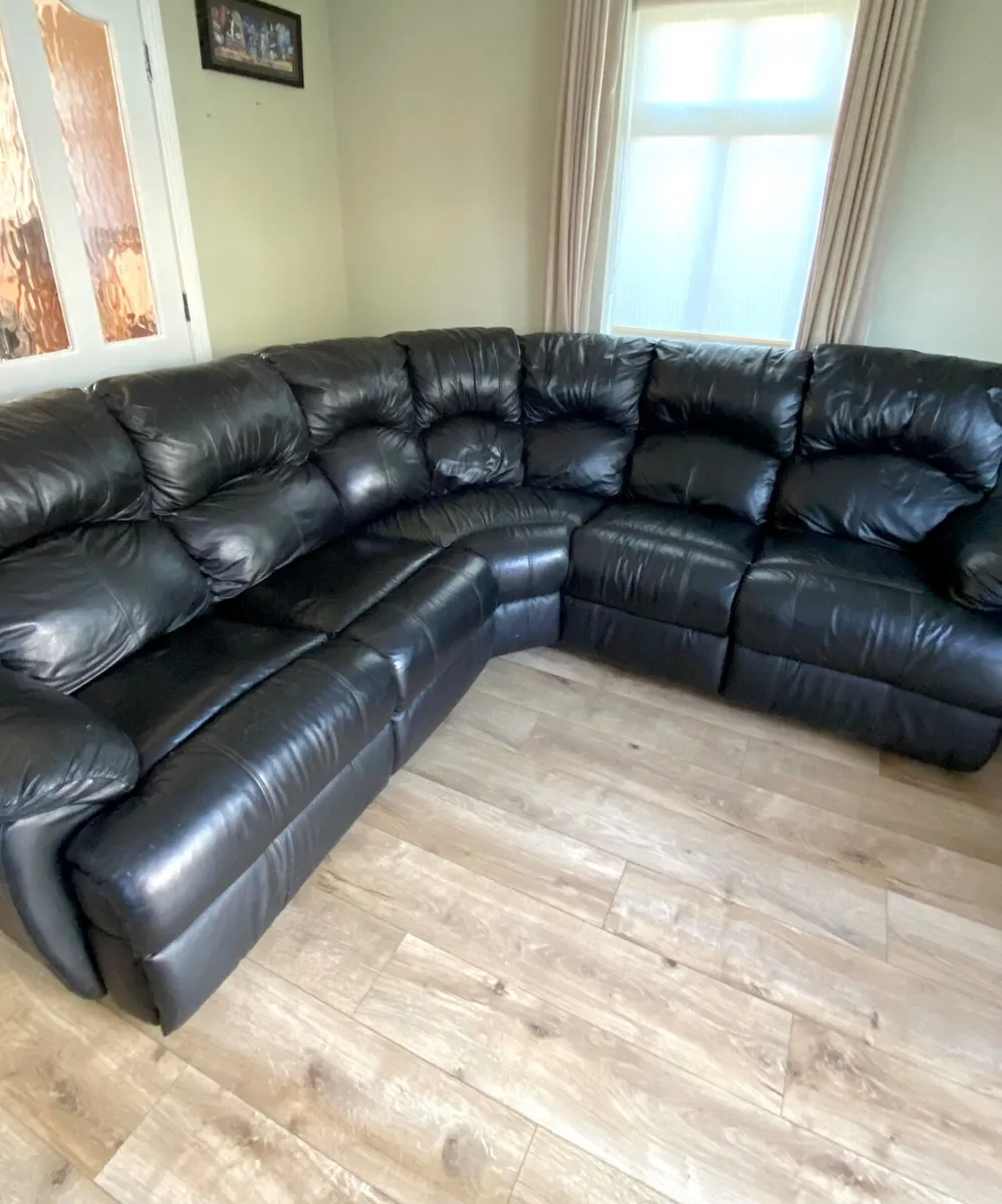 Sofa (SELLING FOR FREE) - Image 1