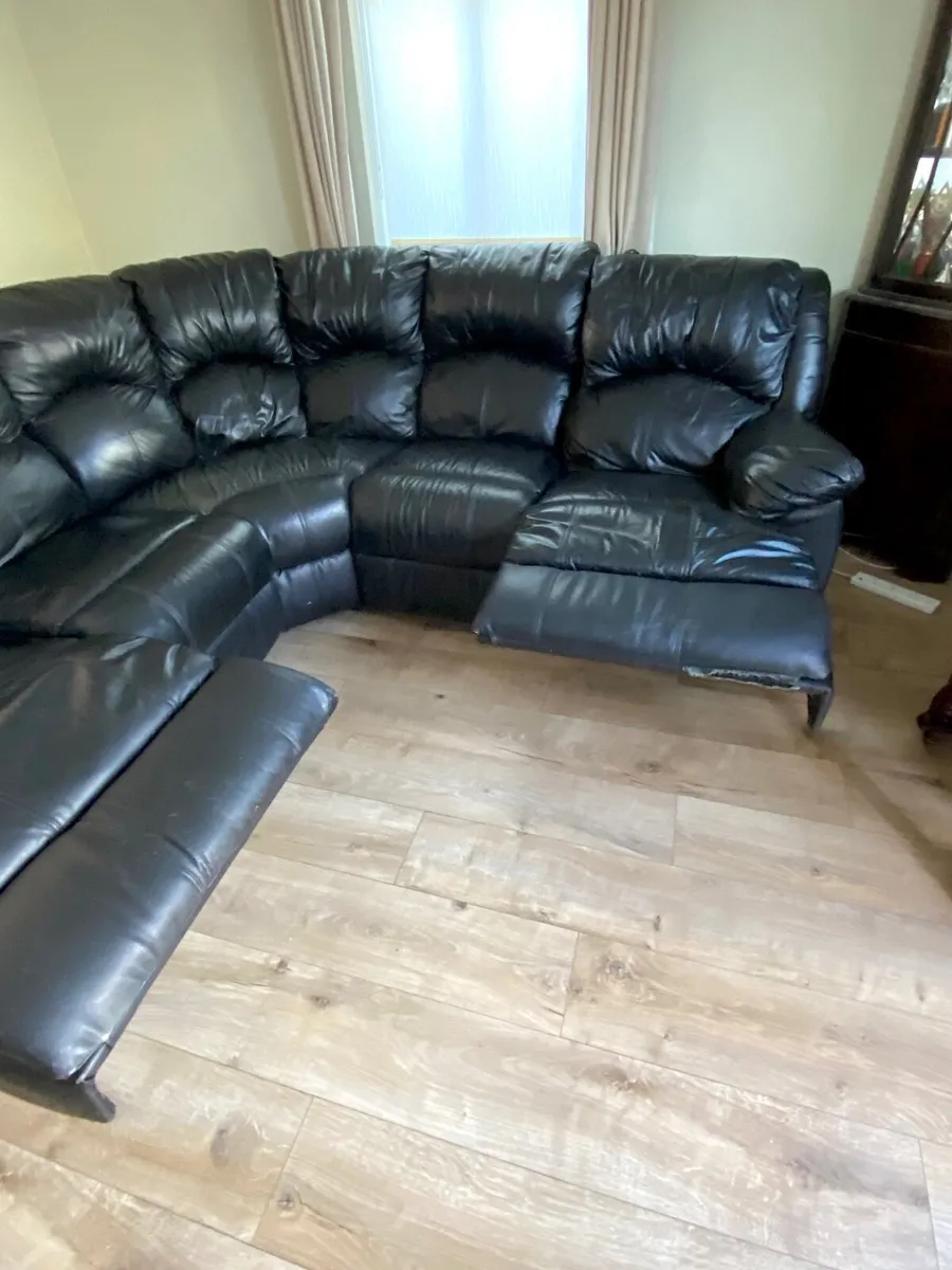 Sofa (SELLING FOR FREE) - Image 2