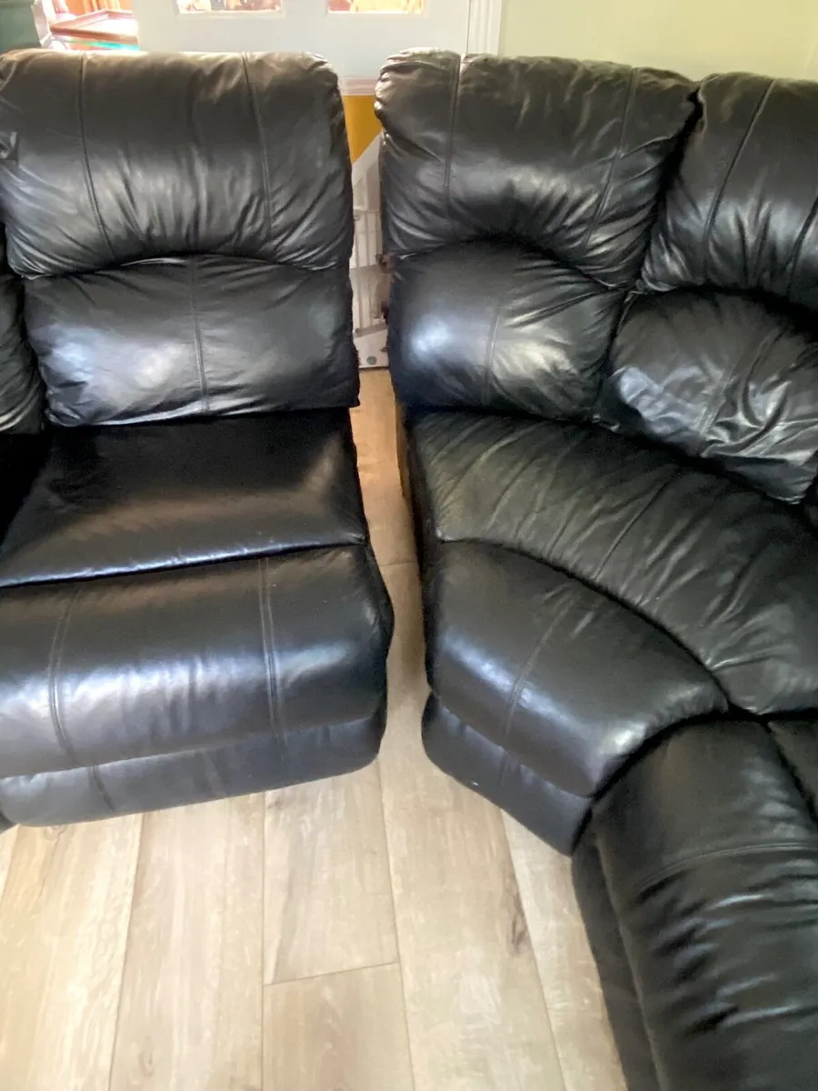 Sofa (SELLING FOR FREE) - Image 3