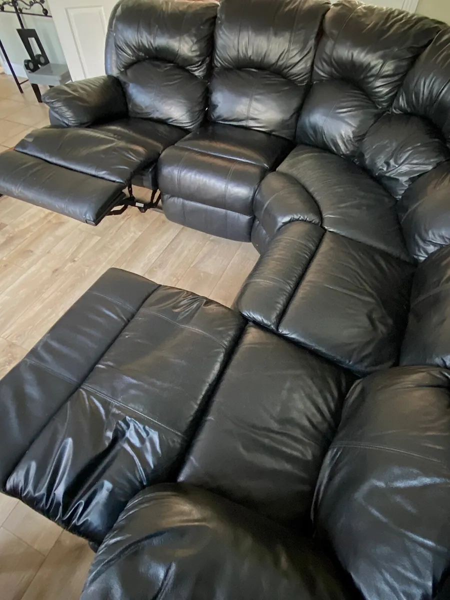Sofa (SELLING FOR FREE) - Image 4