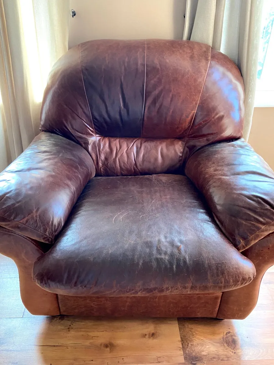 Leather sofa (SELLING FOR FREE) - Image 2