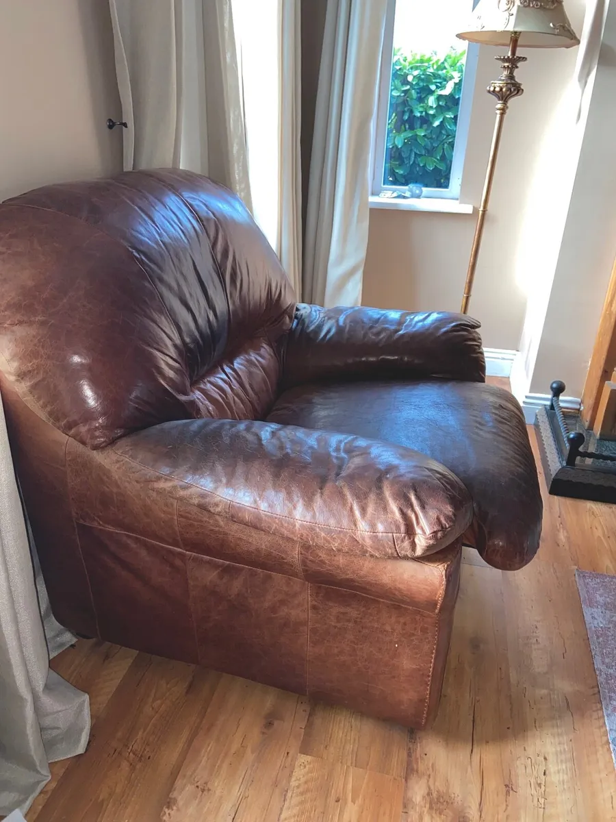 Leather sofa (SELLING FOR FREE) - Image 4