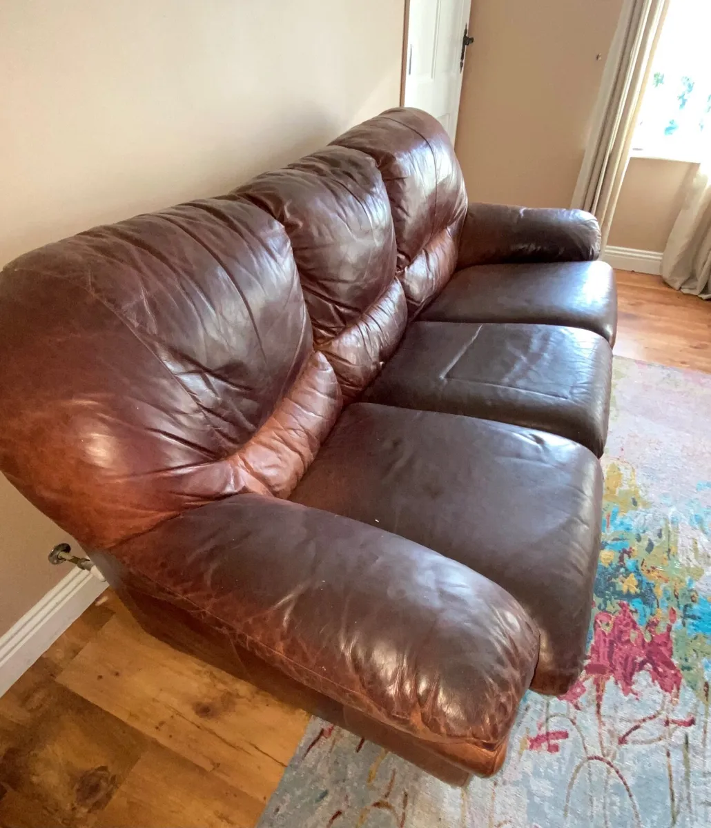 Leather sofa (SELLING FOR FREE) - Image 3