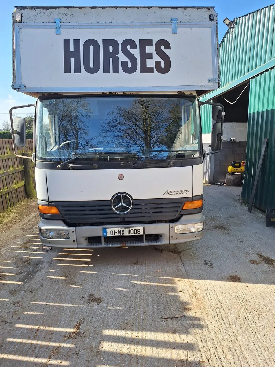 Horse lorry - Image 1