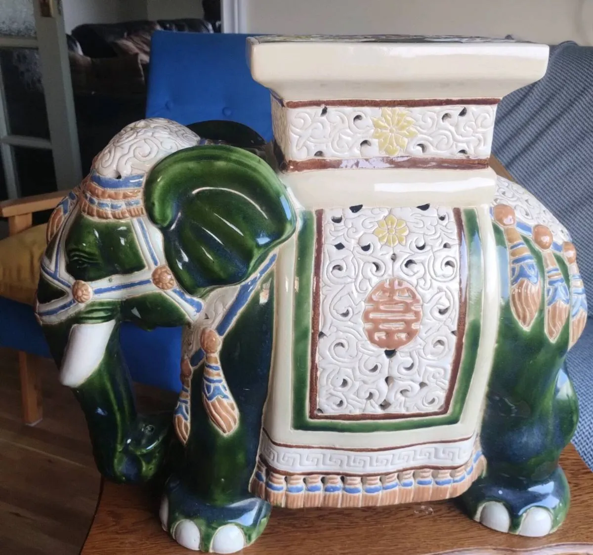 Ornamental elephant plant stand - Image 1