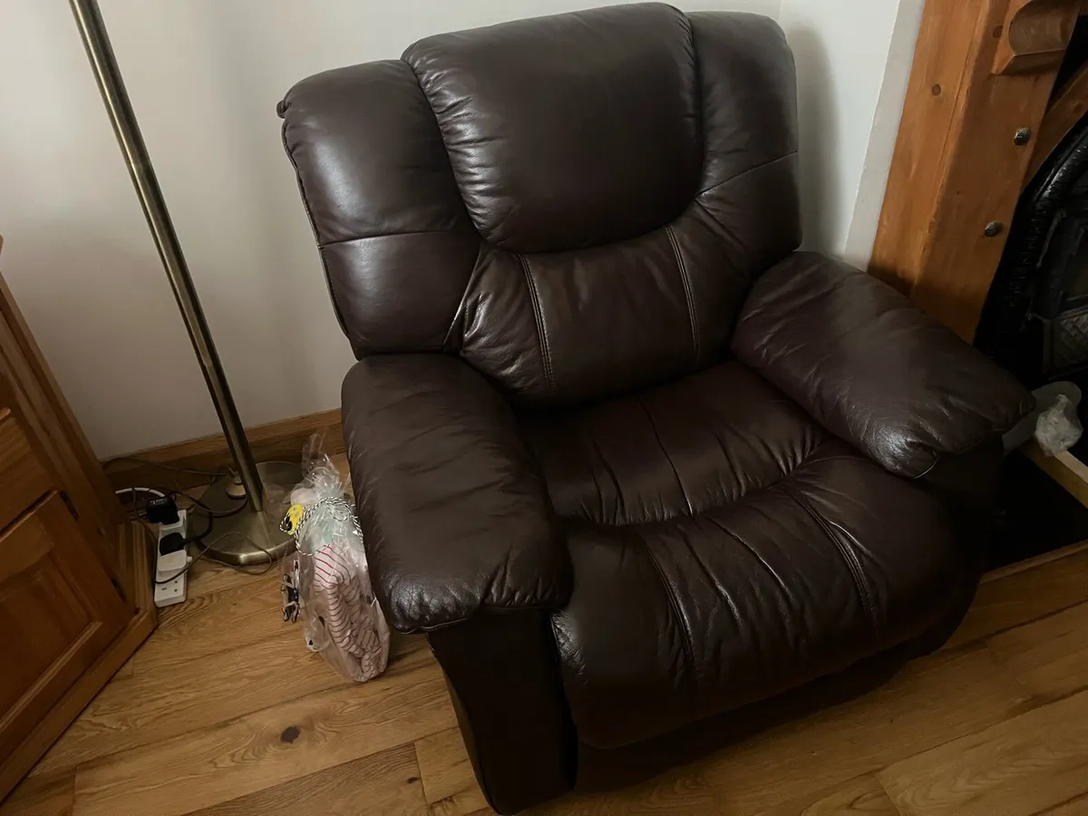 Leather couch - Image 2