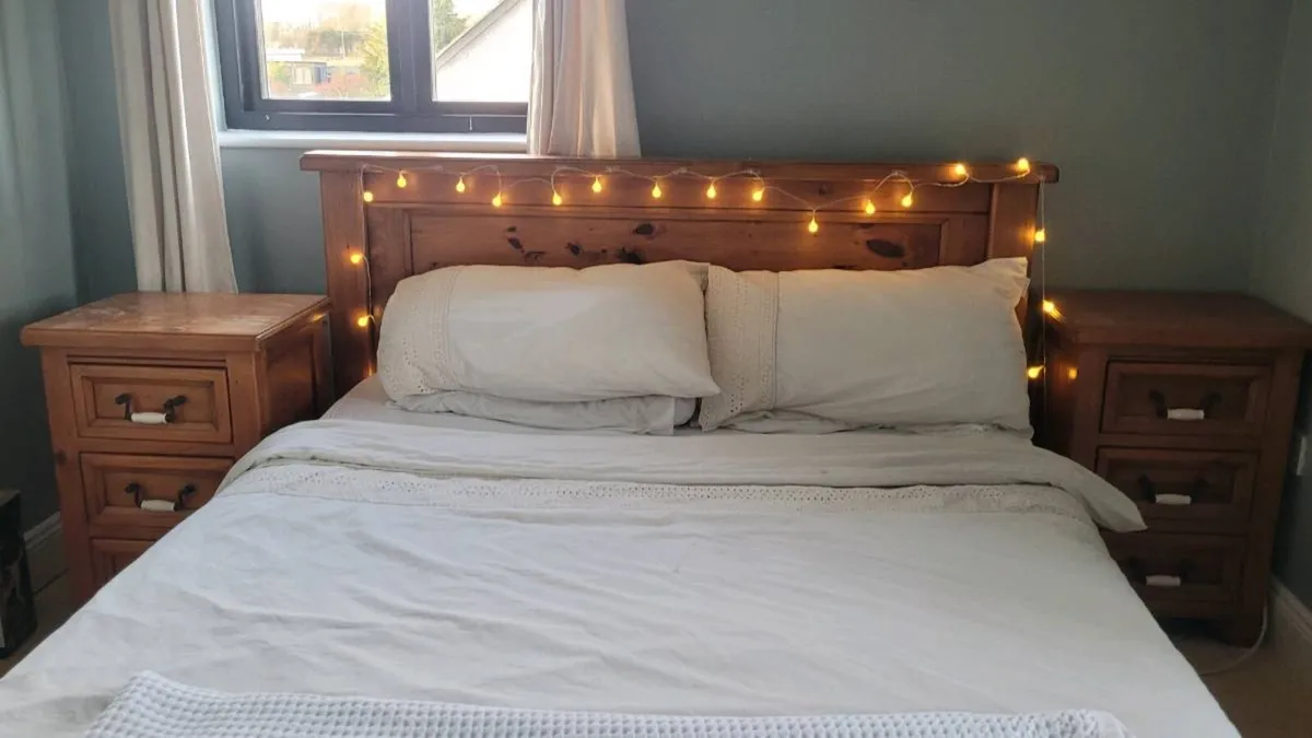 Bed + 2 Lockers + Chest of Drawers (like new) - Image 2