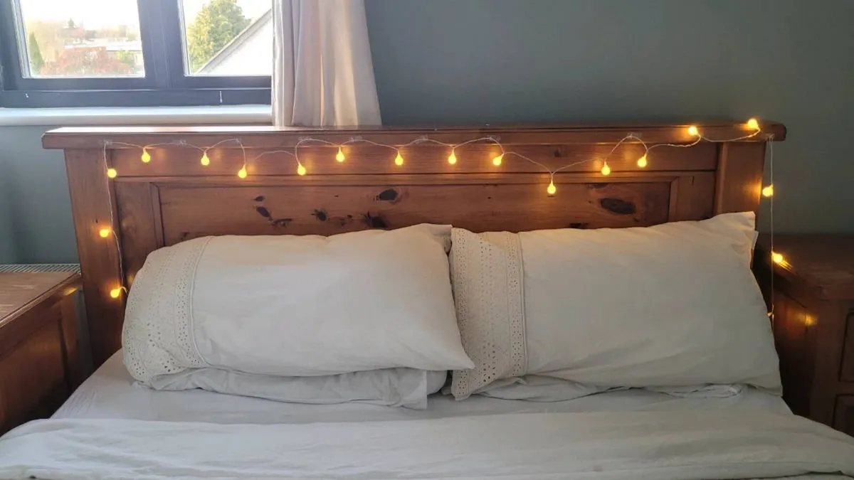 Bed + 2 Lockers + Chest of Drawers (like new) - Image 3