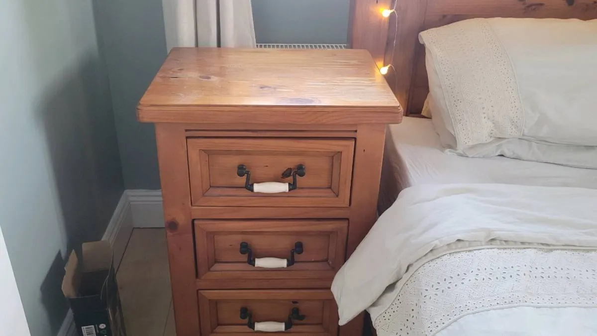 Bed + 2 Lockers + Chest of Drawers (like new) - Image 4