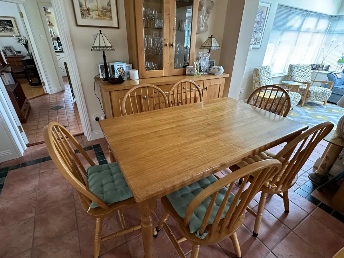 Kitchen/Dining Maple Table & 6 matching chairs - Image 3