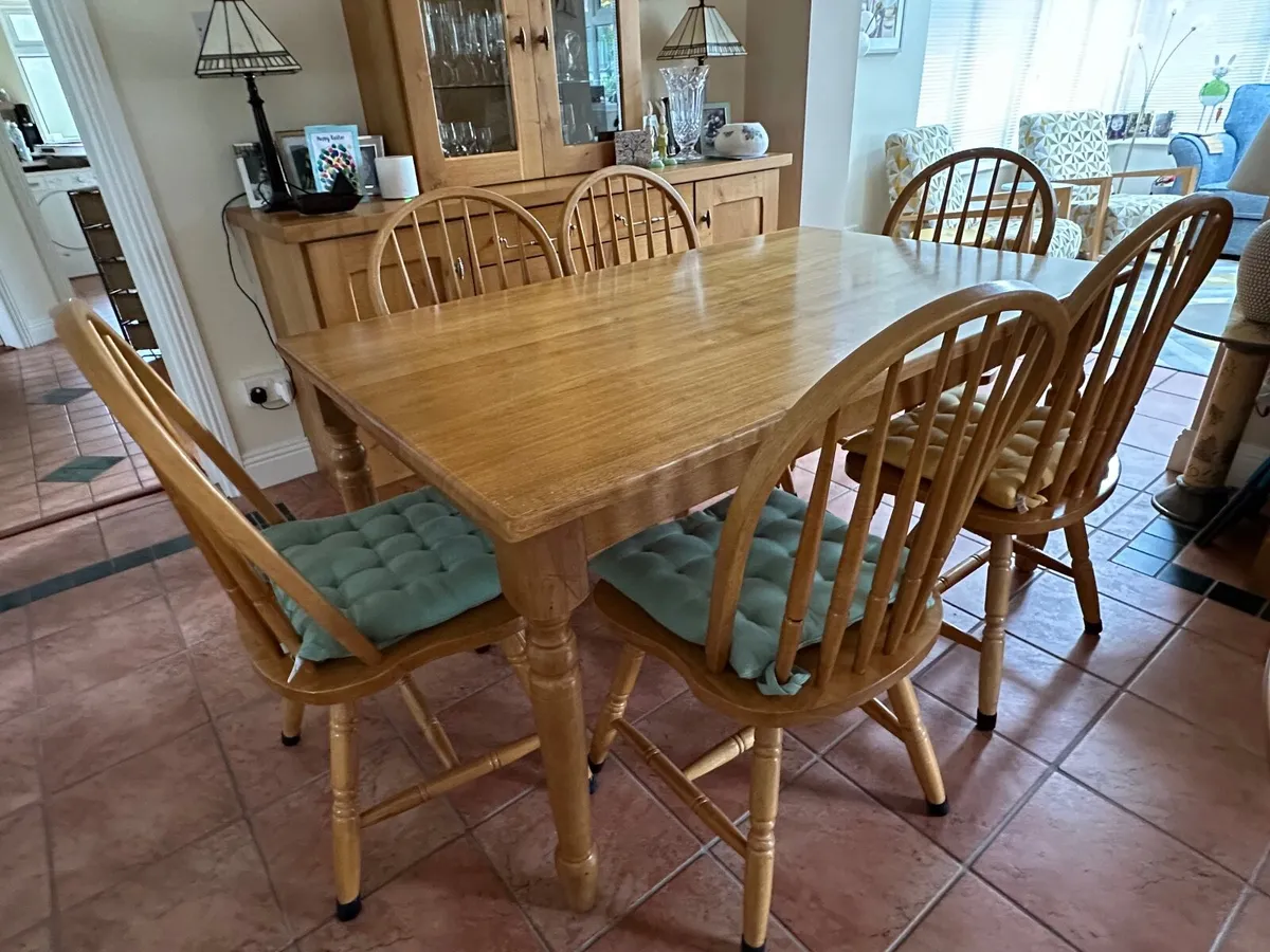 Kitchen/Dining Maple Table & 6 matching chairs - Image 2