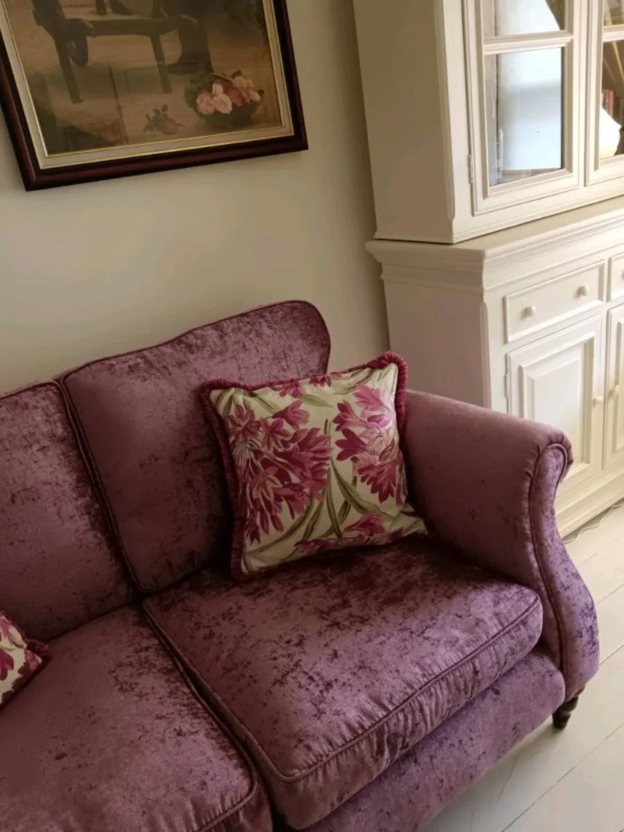 Velvet sofa - Image 4