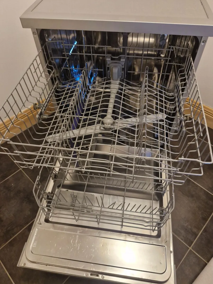 Dishwasher - Image 2