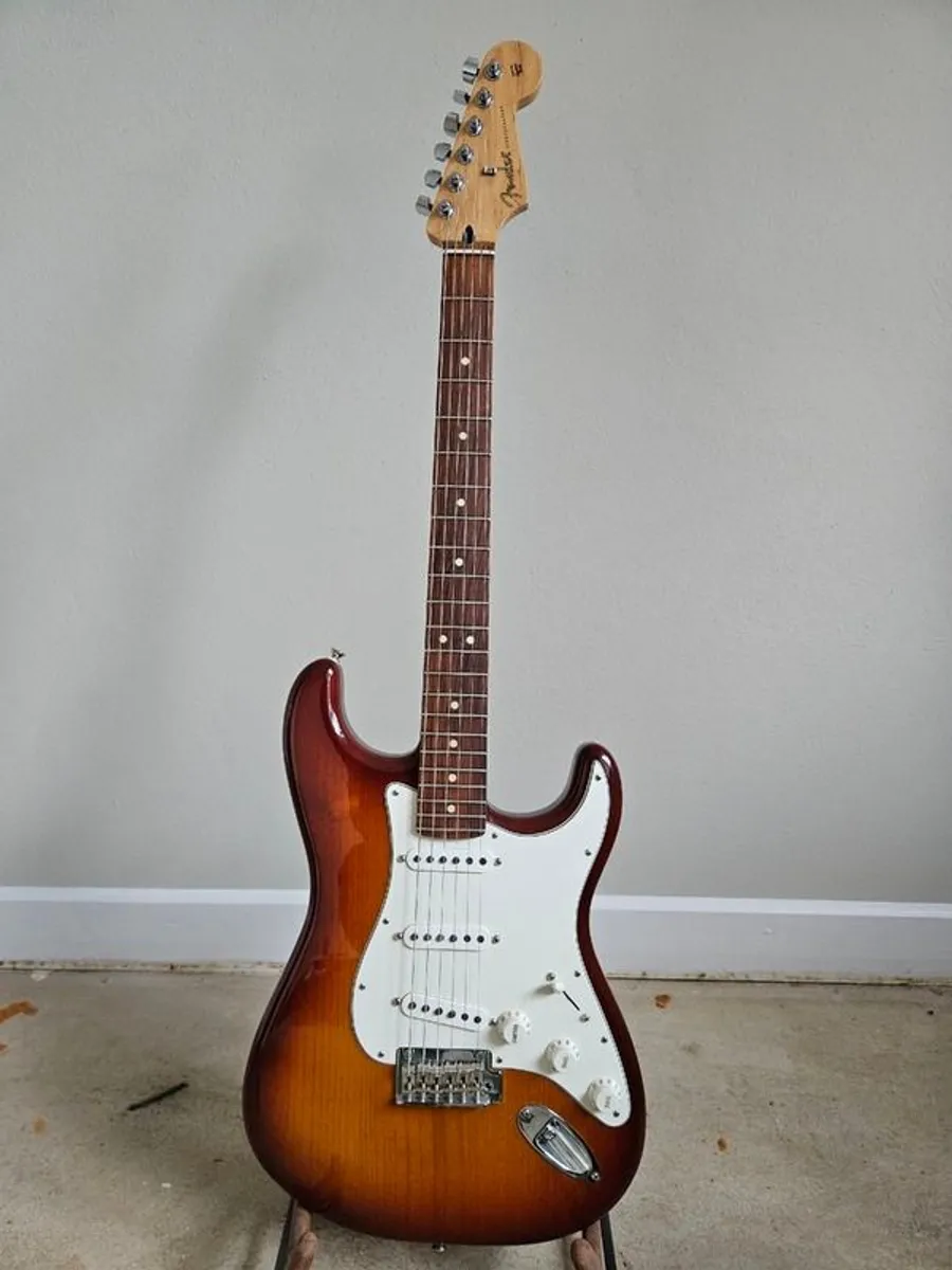 Fender player Stratocaster - Image 1