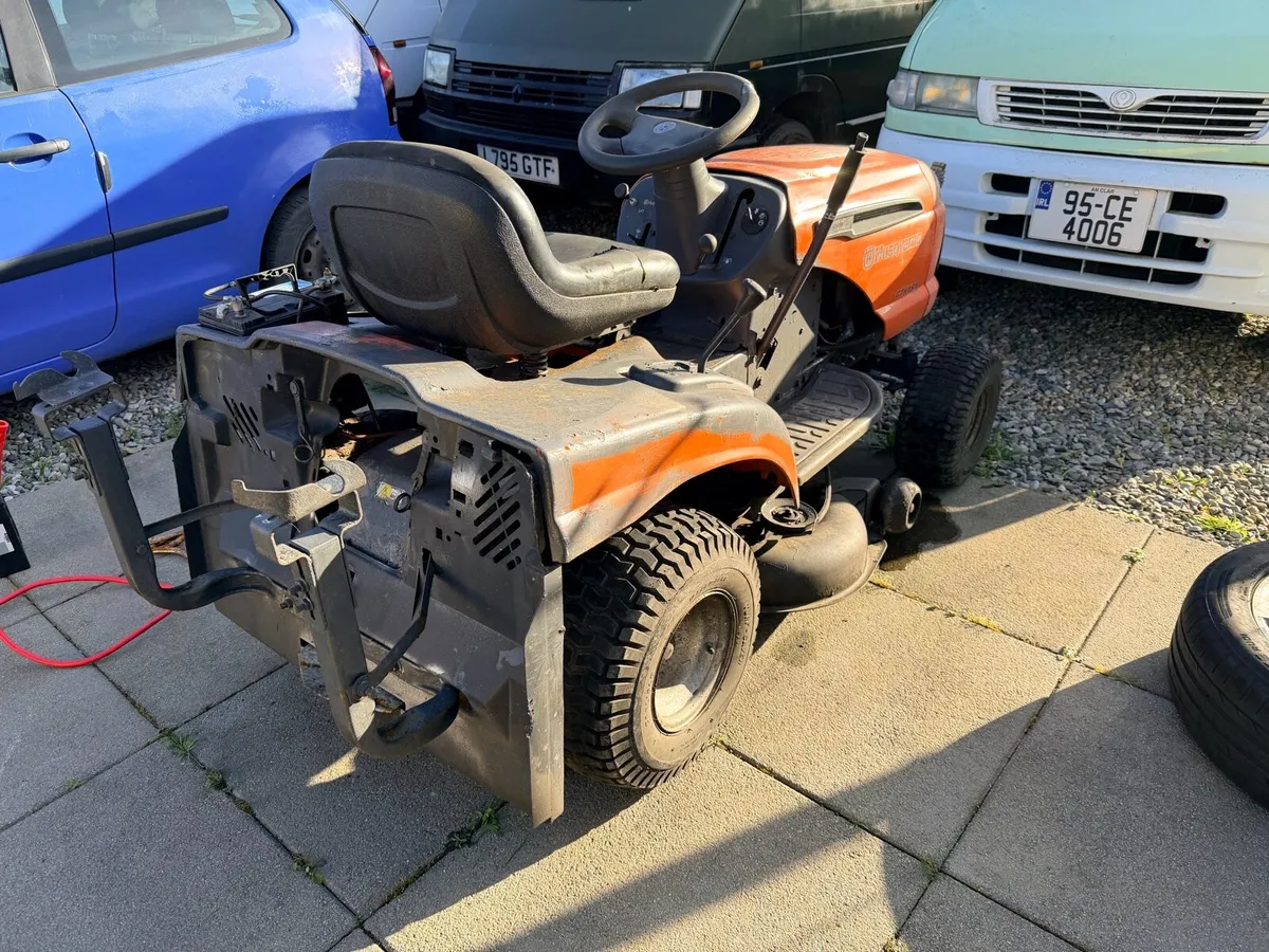 Husqvarna Ride on Lawnmower CTH-151 - Image 4