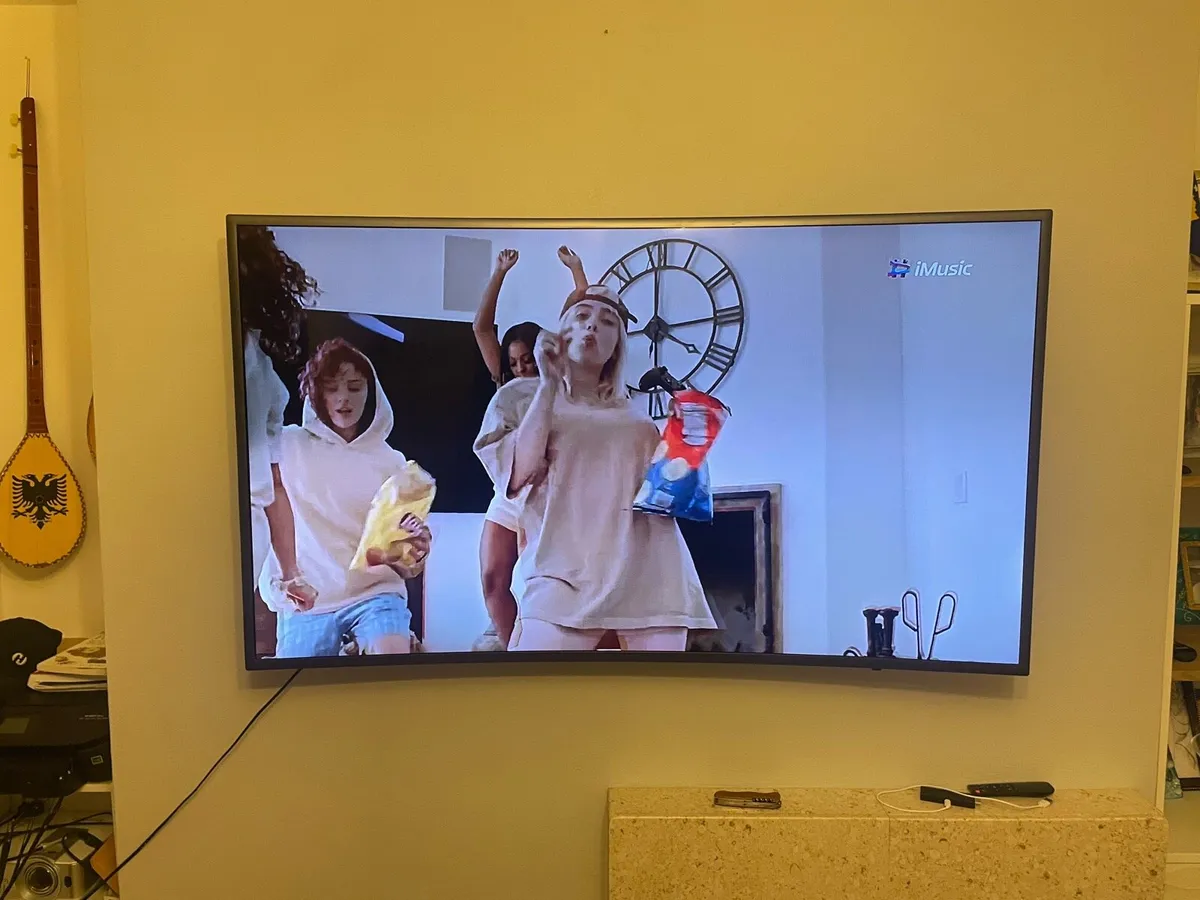Samsung 55” Curved Smart TV - Image 2