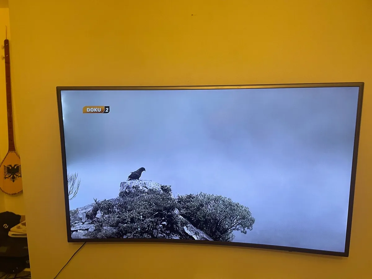 Samsung 55” Curved Smart TV - Image 4