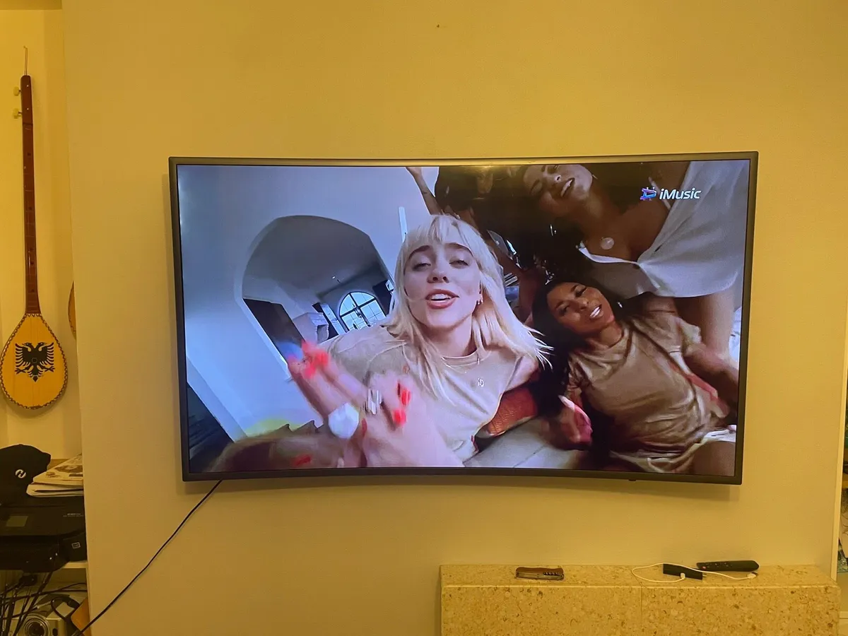 Samsung 55” Curved Smart TV - Image 3