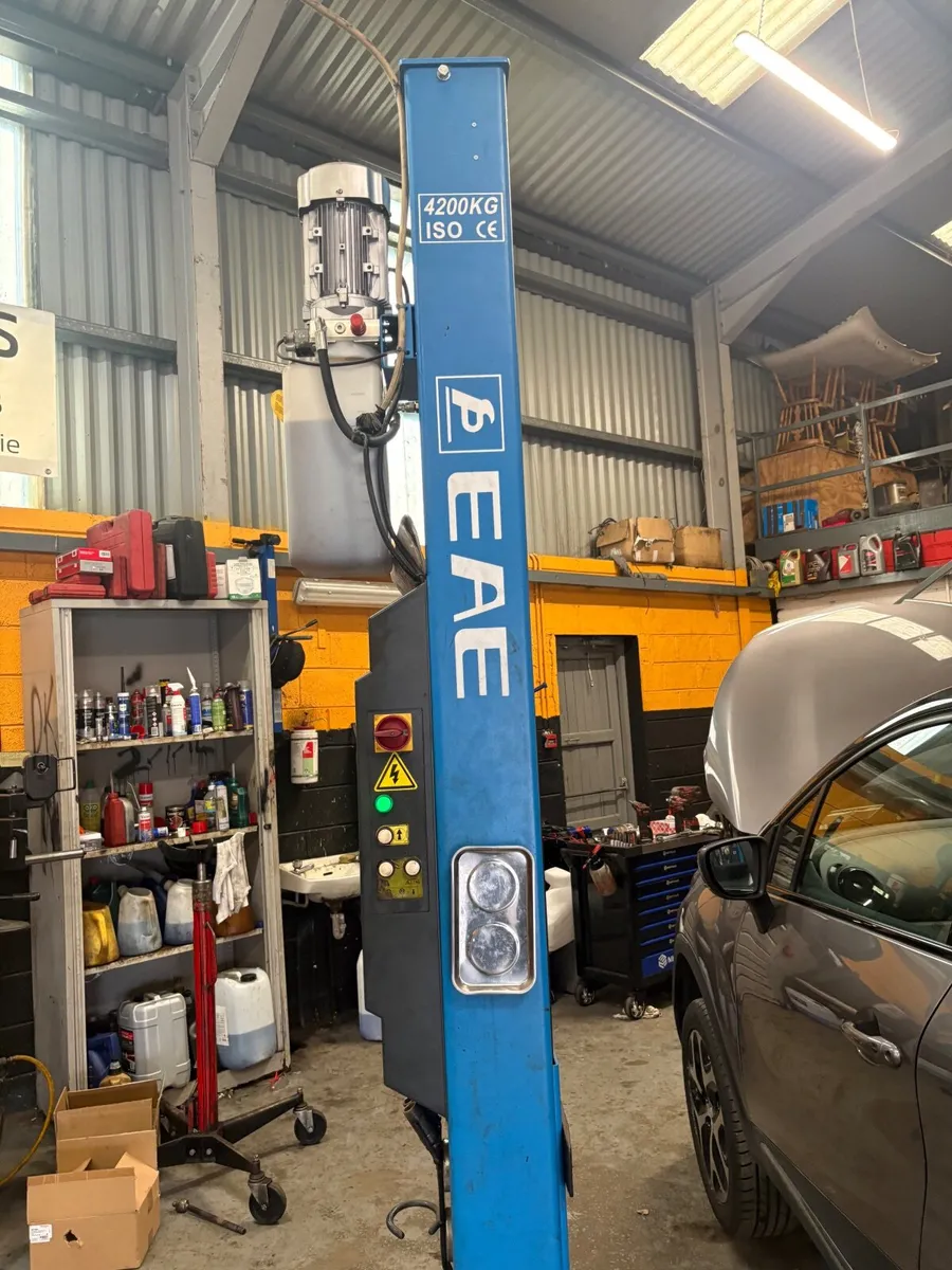 Vehicle Hoist 2 Poster 4200KG - Image 4