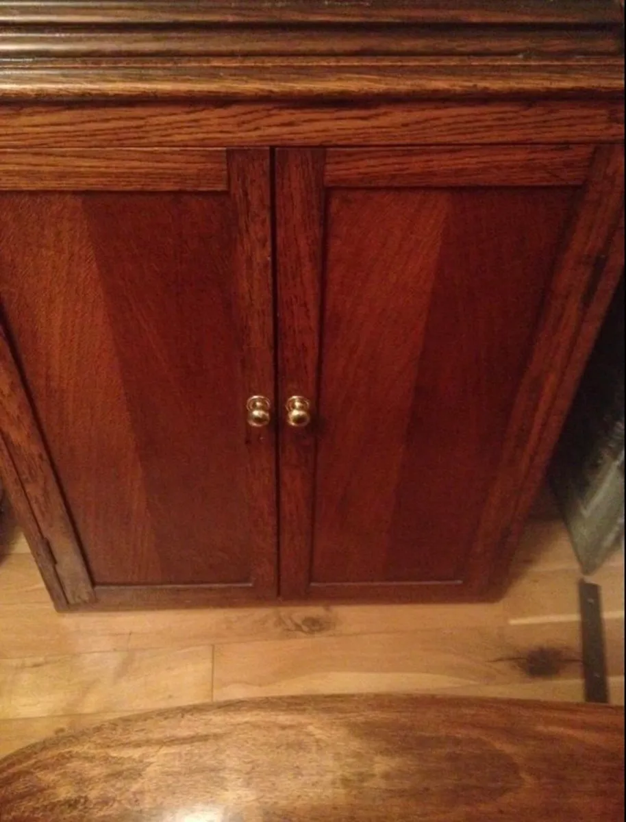 Oak cabinet - Image 1