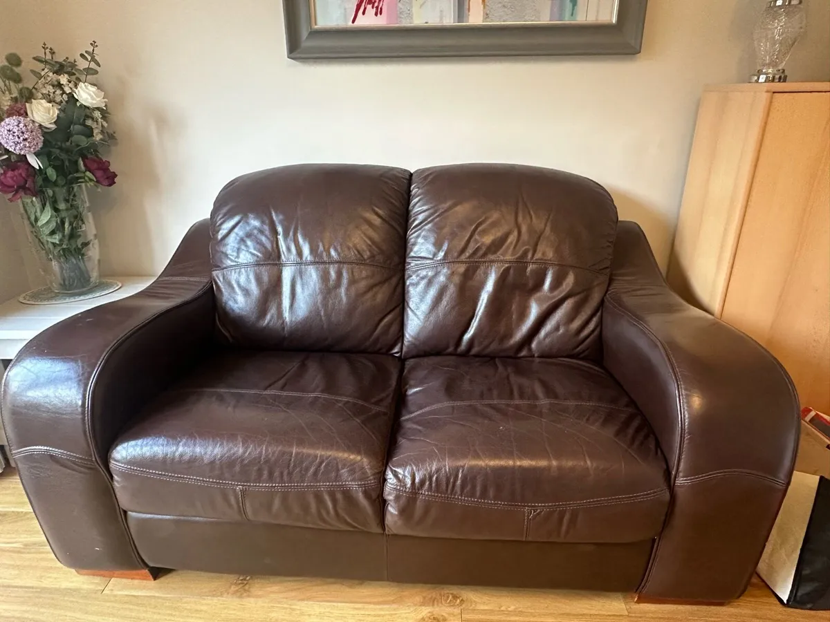 2 seater couch - Image 1