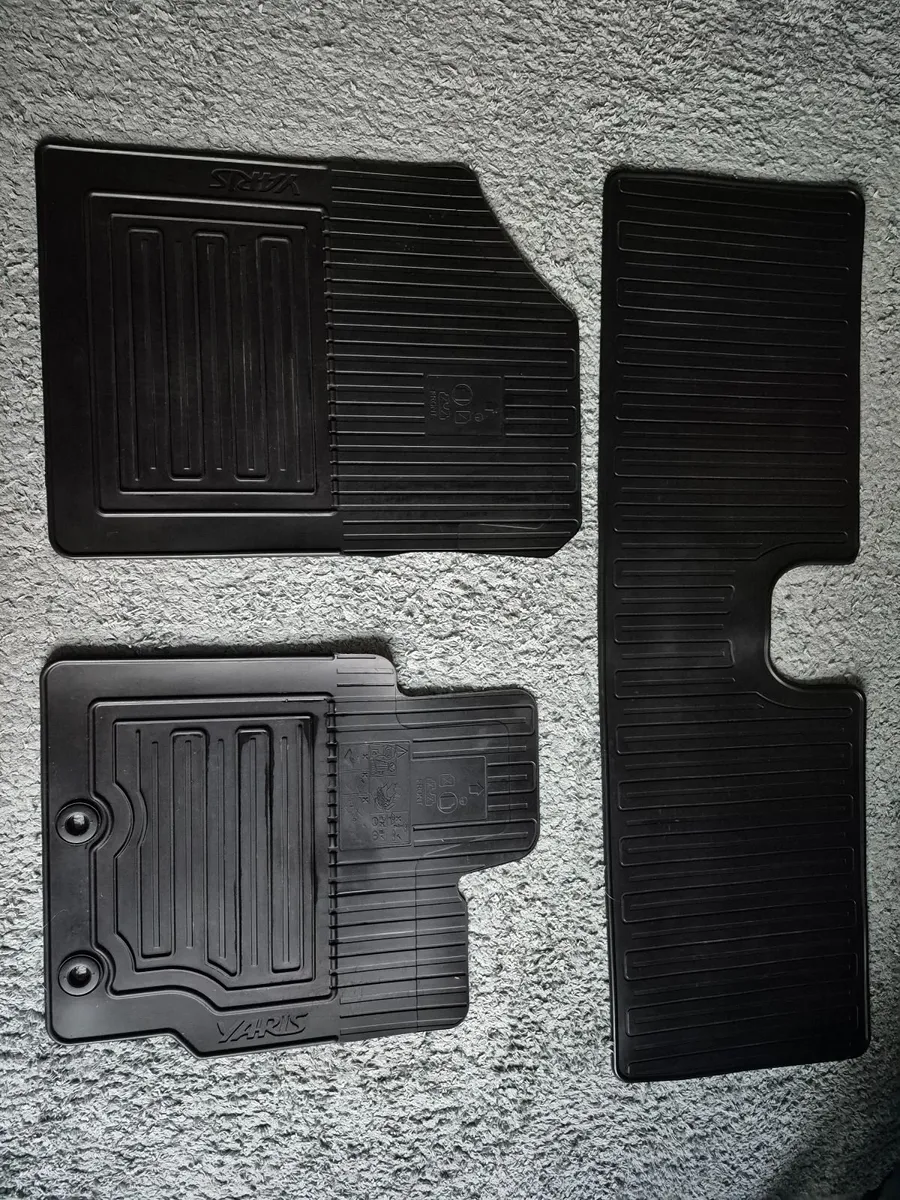 Toyota Yaris car seat covers and rubber mats - Image 2