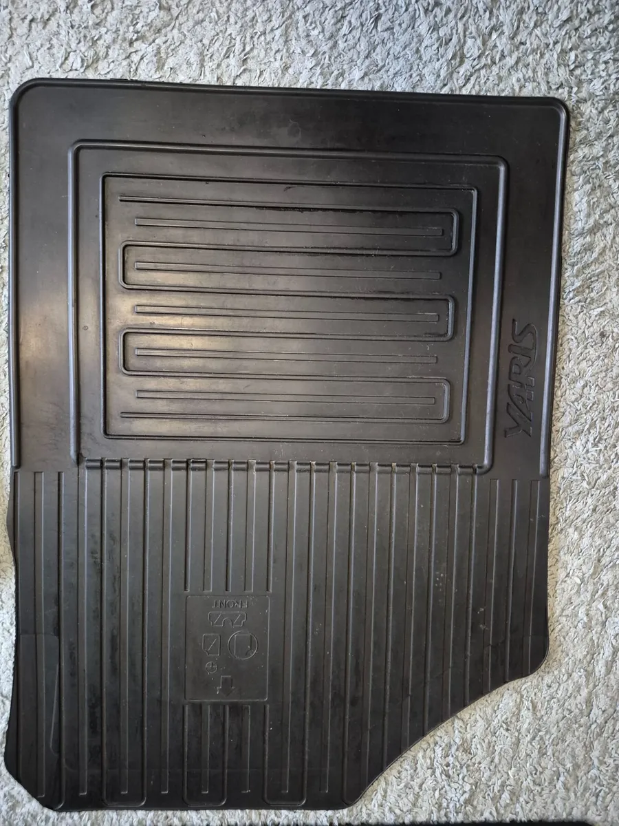 Toyota Yaris car seat covers and rubber mats - Image 3