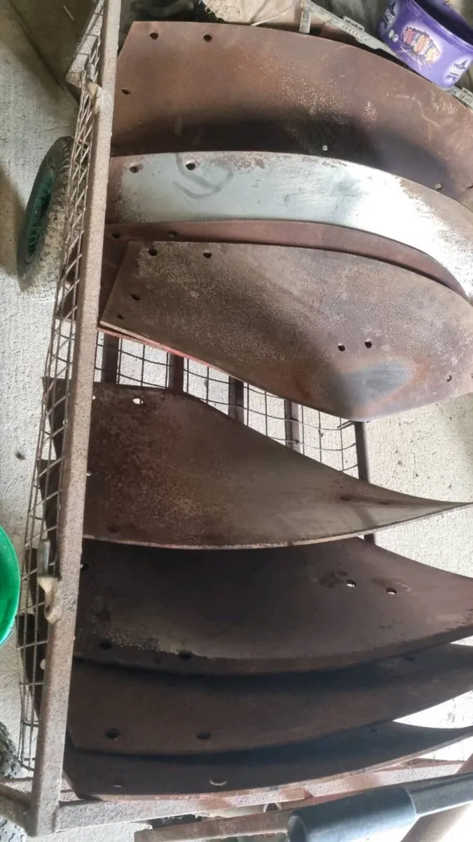 KVERNELAND NO 9 PLOUGH BOARDS - Image 2