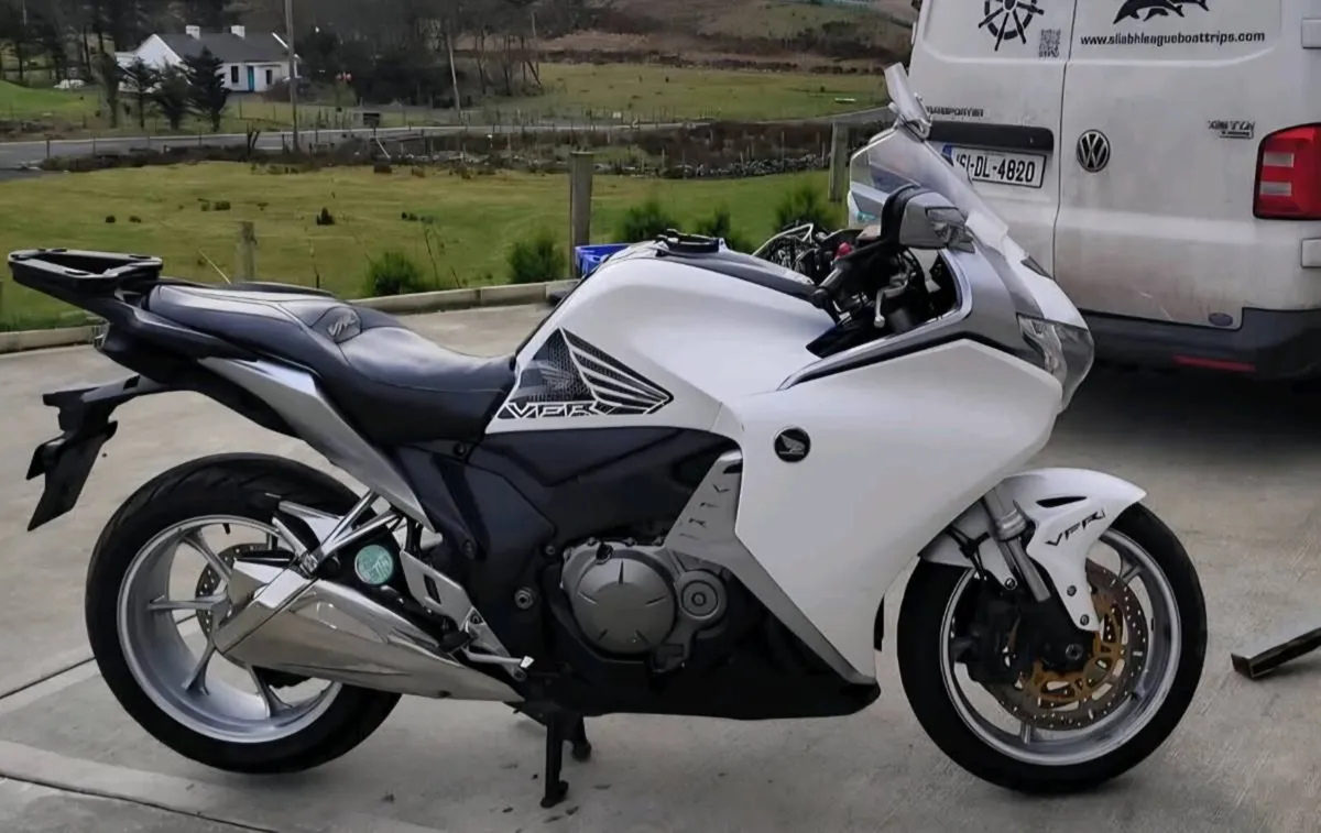 Honda VFR 1200F - Image 1