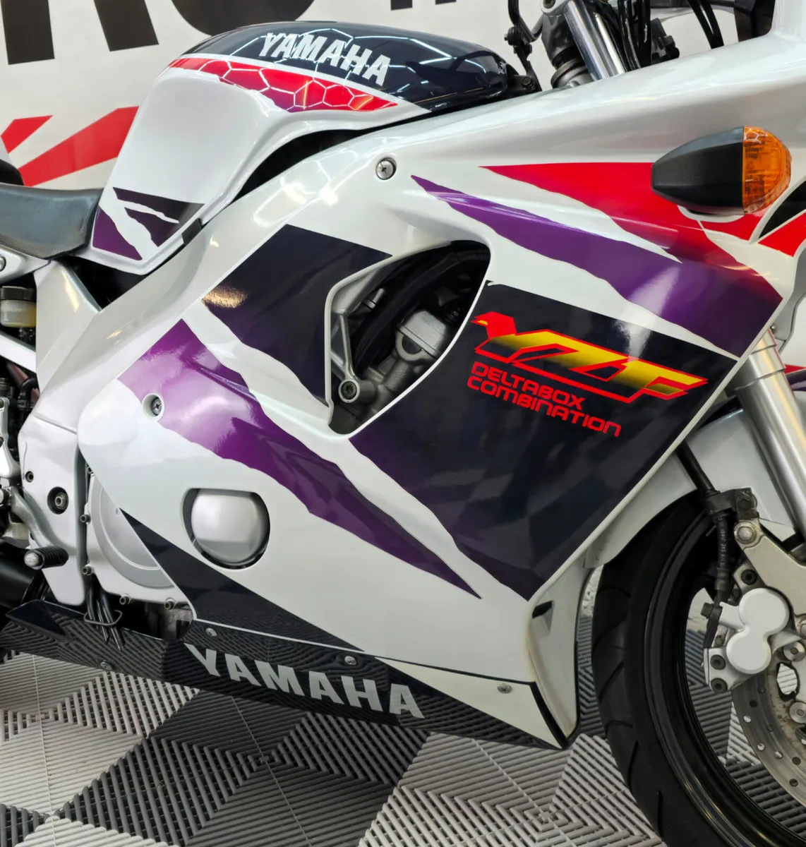 1997 Yamaha FZR 600 / YZF600 - Image 2