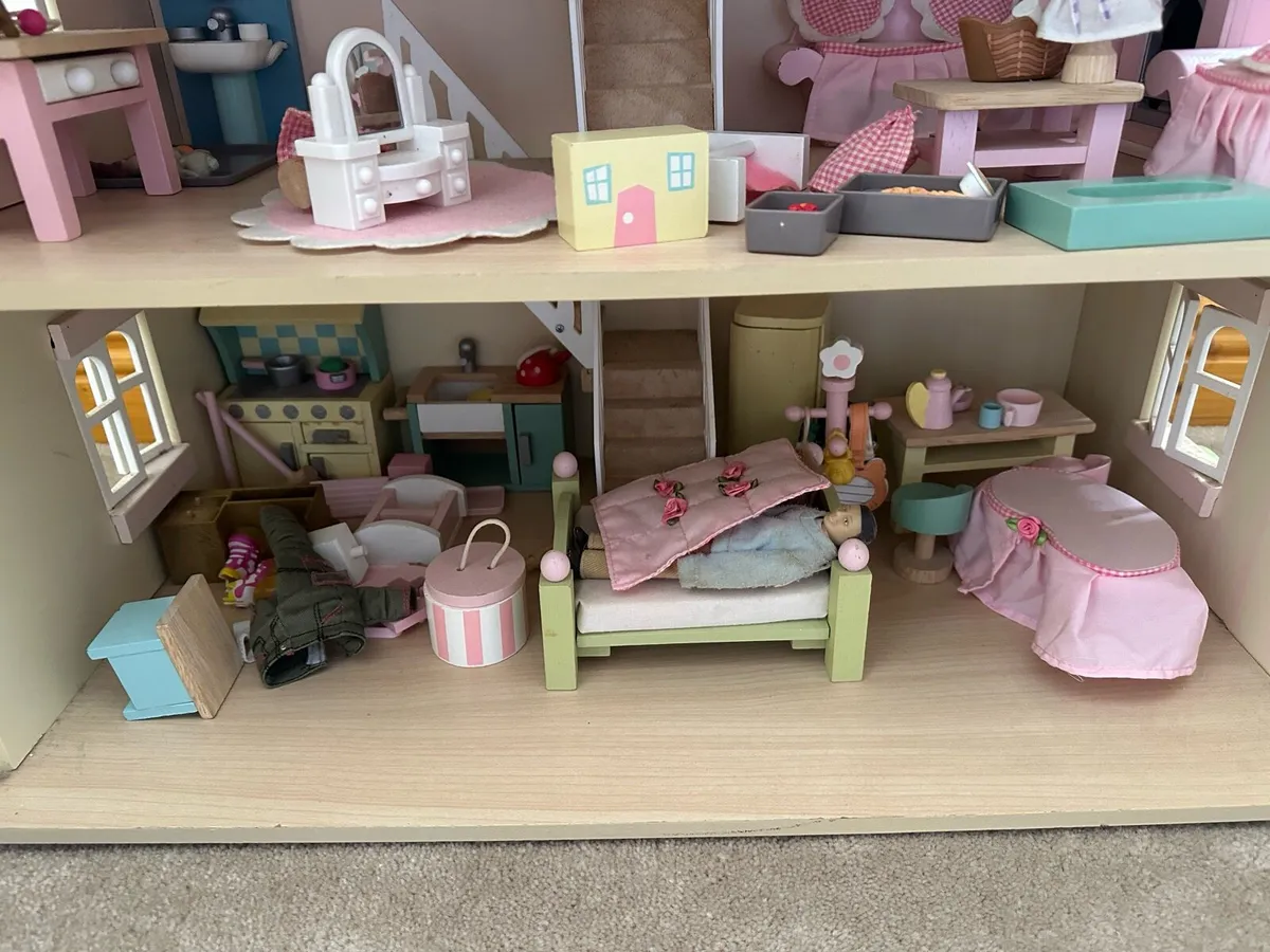 Large Dolls House - Image 4