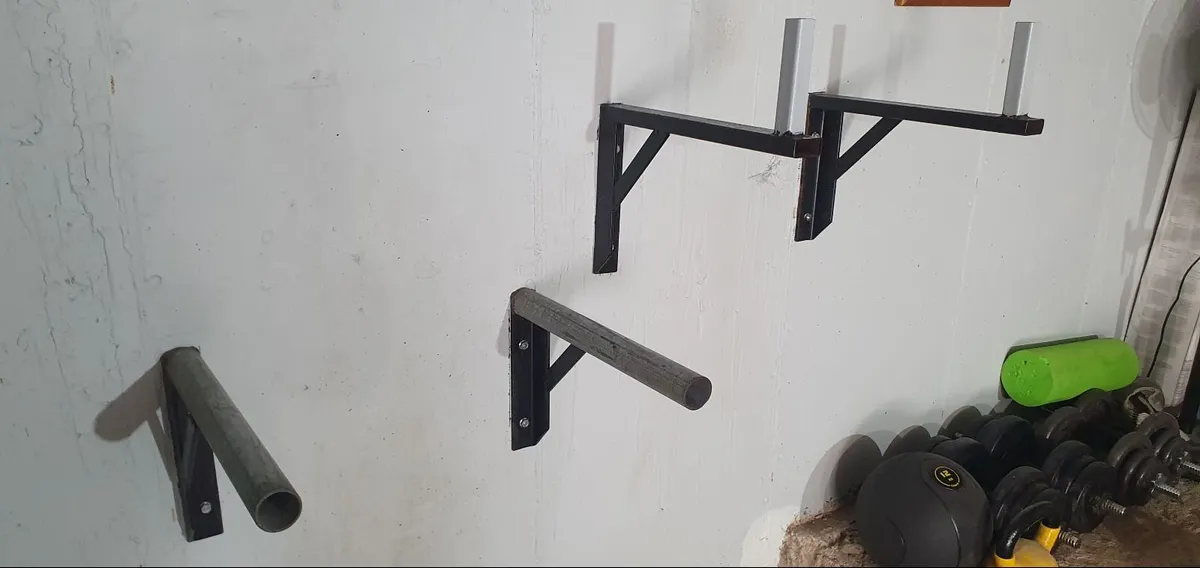 Gym equipment bars - Image 1