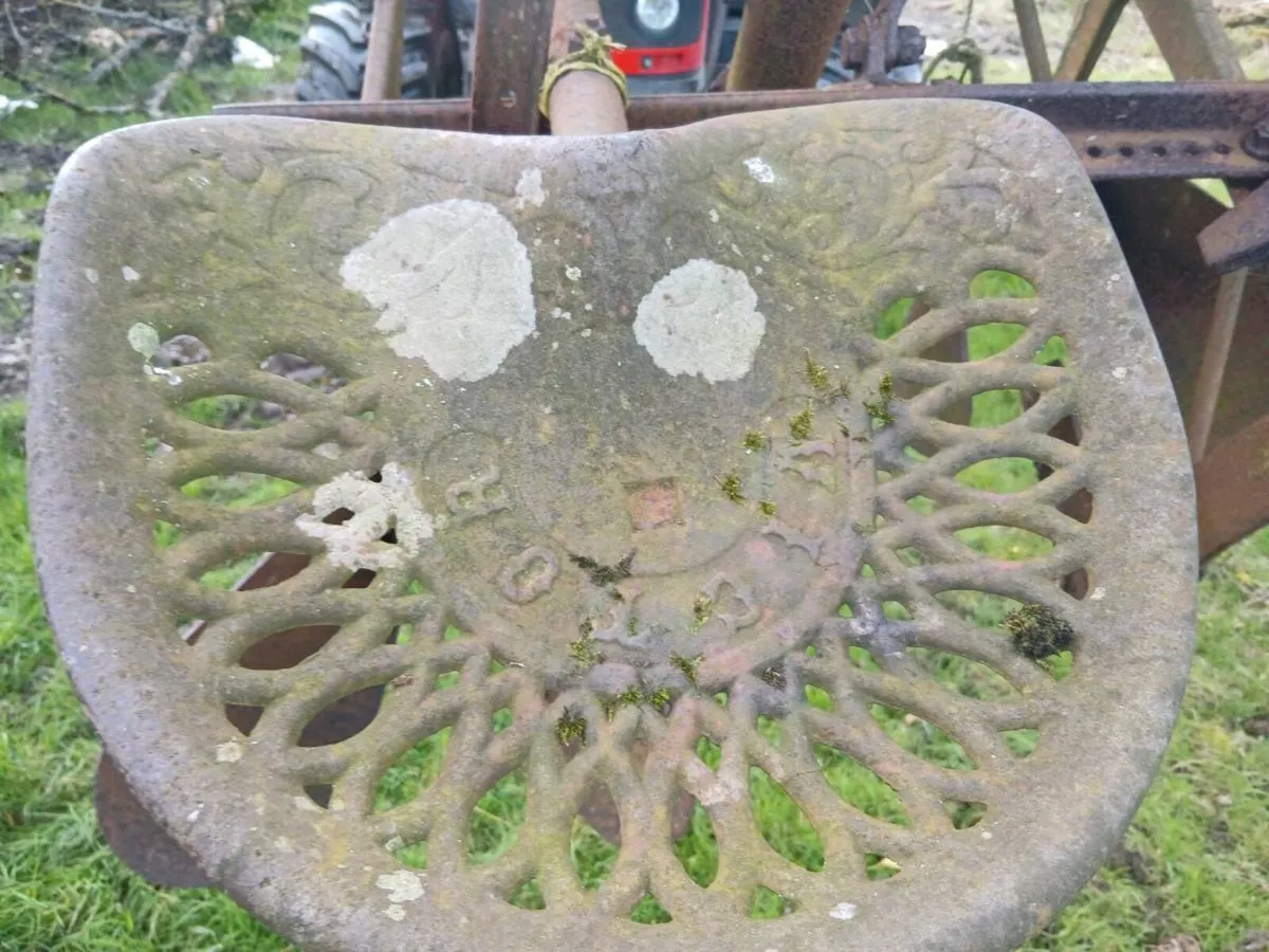 Victor potato planter and bale spike - Image 4