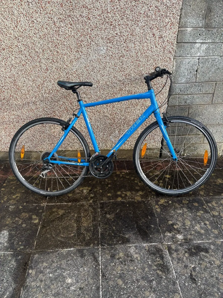 Trek 7.2 FX hybrid bike - Image 1